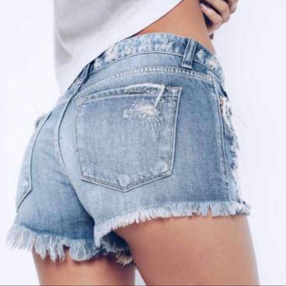 1 LEFT‼️ Quincy Distressed Shorts - Picture 7 of 8